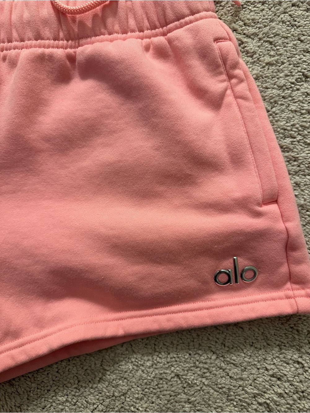 ALO Yoga neon bubblegum accolade cropped sweatshirt and accolade shorts XS - Picture 2 of 8